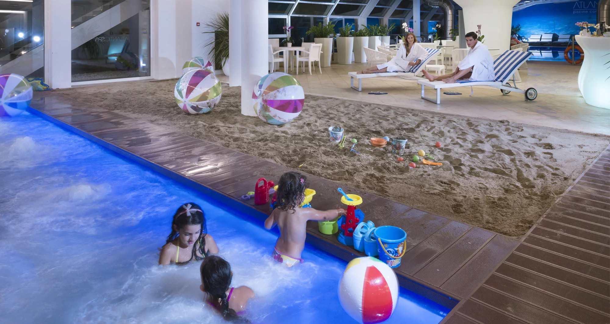 media.winter-beach-2000-1200