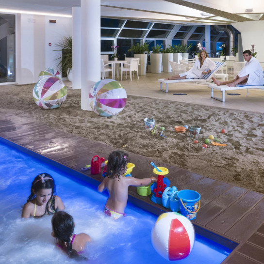 media.winter-beach-2000-1200